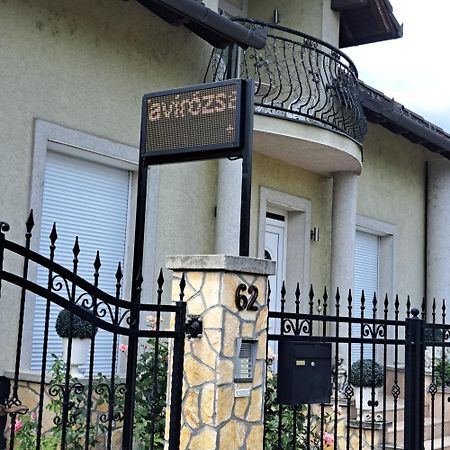 Tavirozsa Apartment Balatonfůzfő Exterior foto